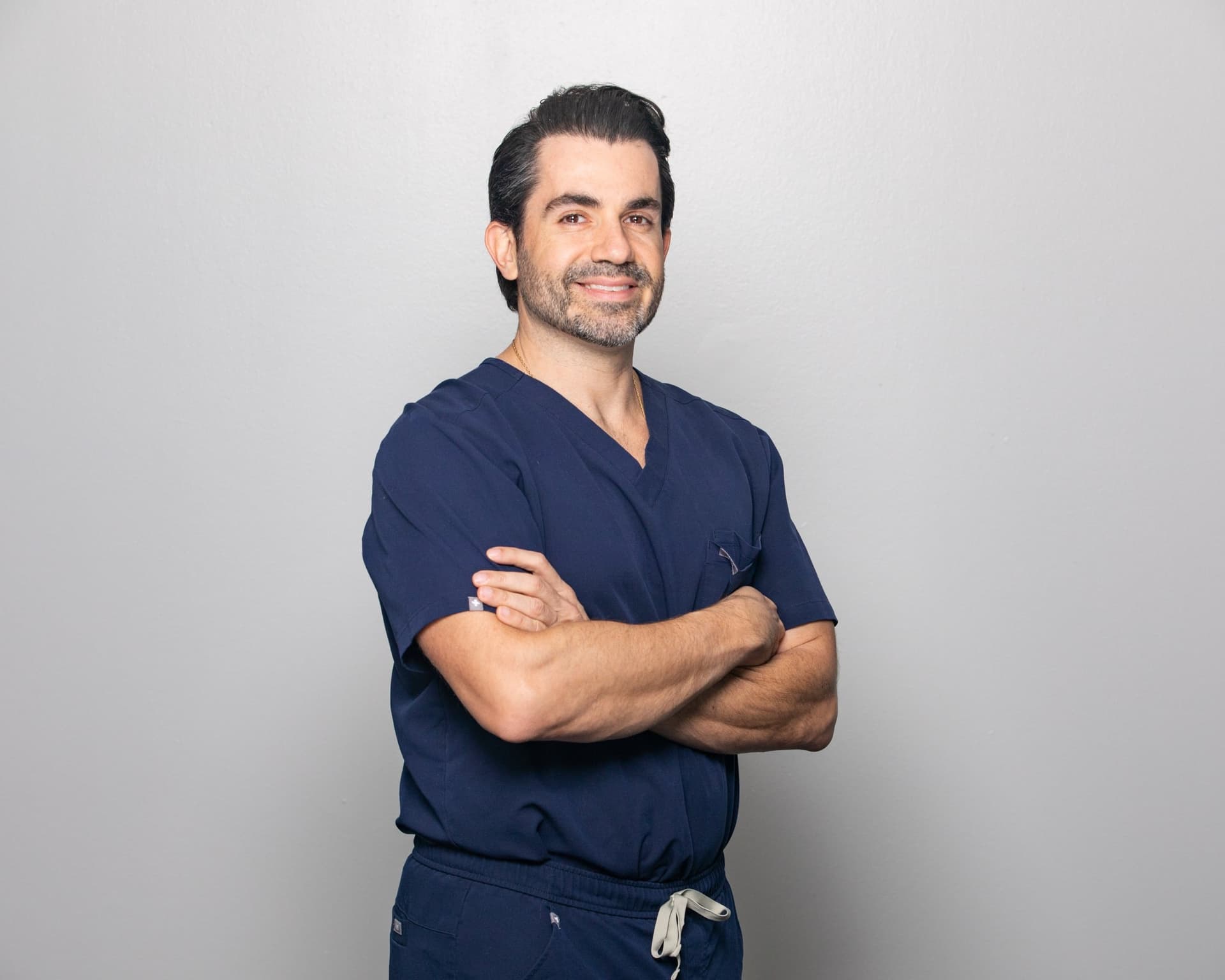 How A Plastic Surgeon With 10,000+ Facial Surgeries Approaches Aesthetics Completely Differently (And Why It Actually Matters For Every Treatment You Get)