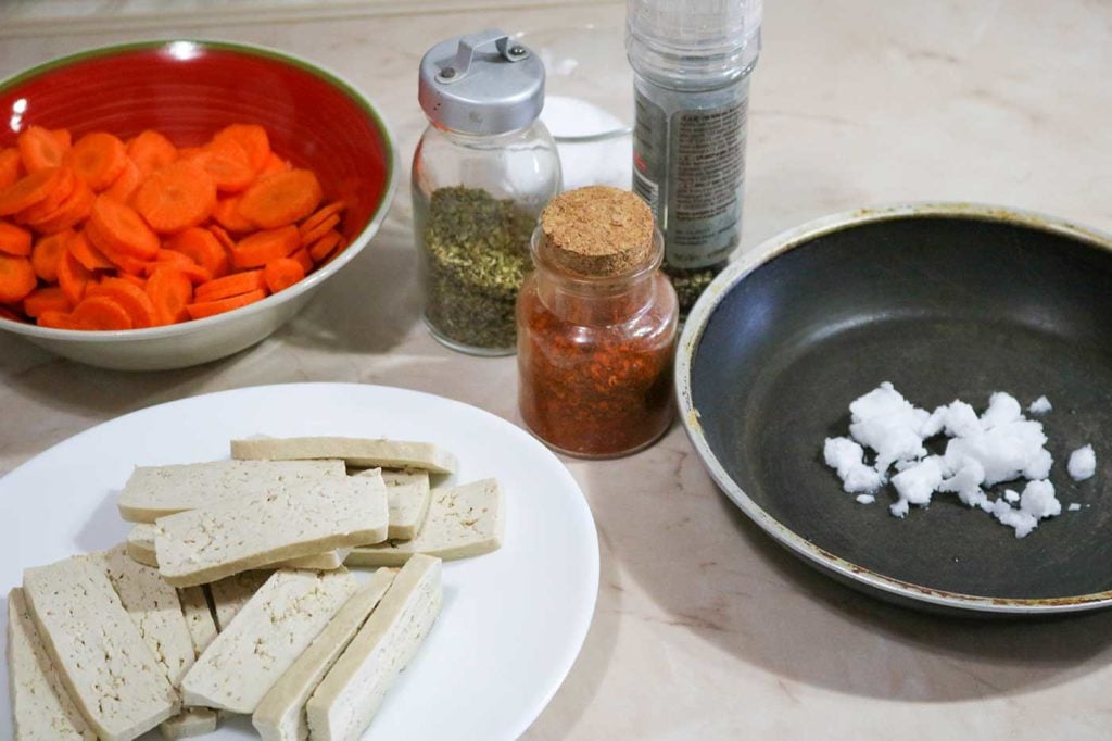 Fried tofu with carrots recipe